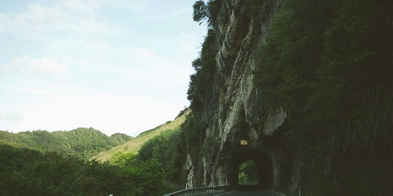 AI生成搞笑视频：技术革新如何重塑创意内容与幽默短片的生产格局